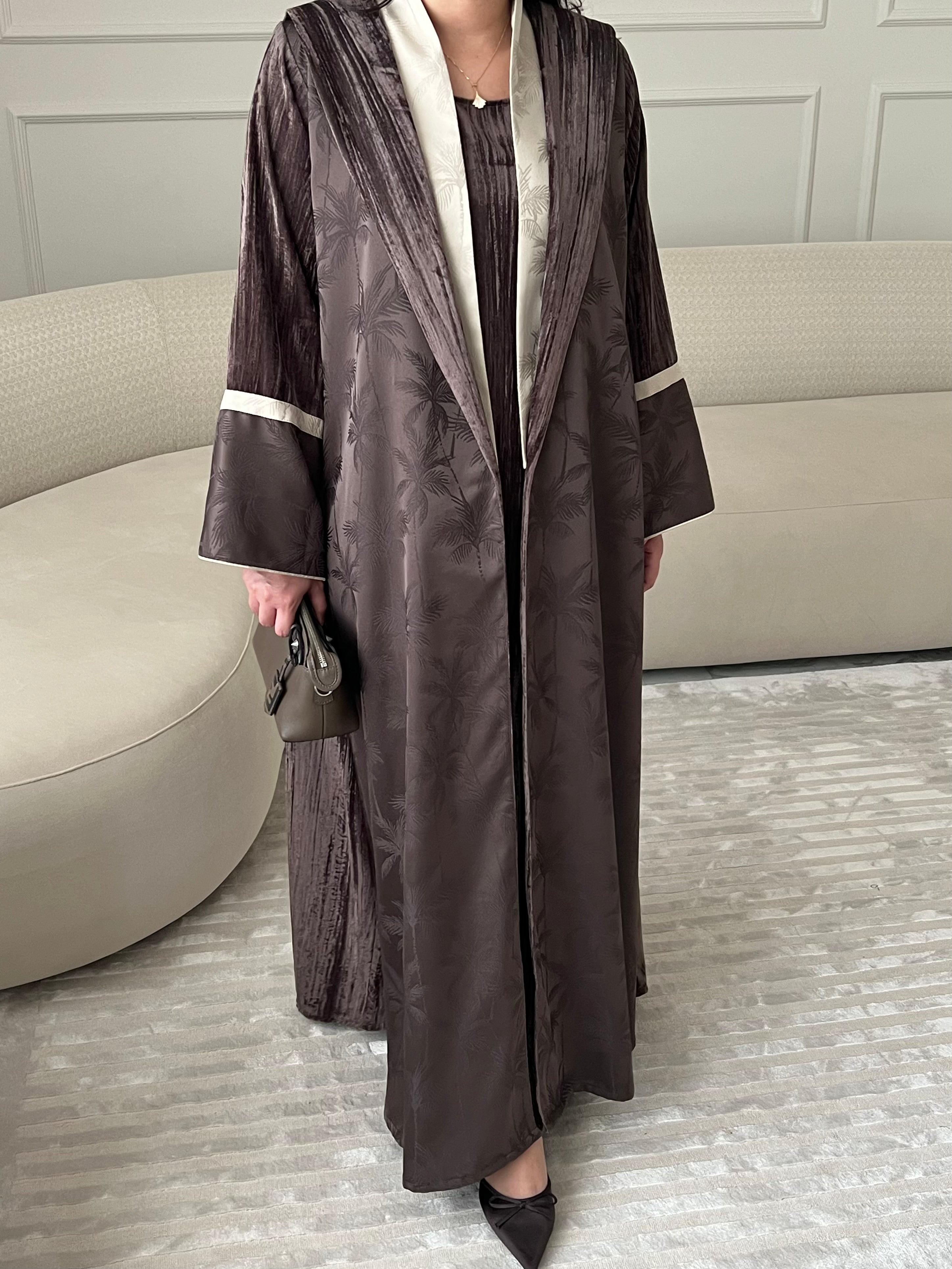 DN208 - VELVET PALM ABAYA