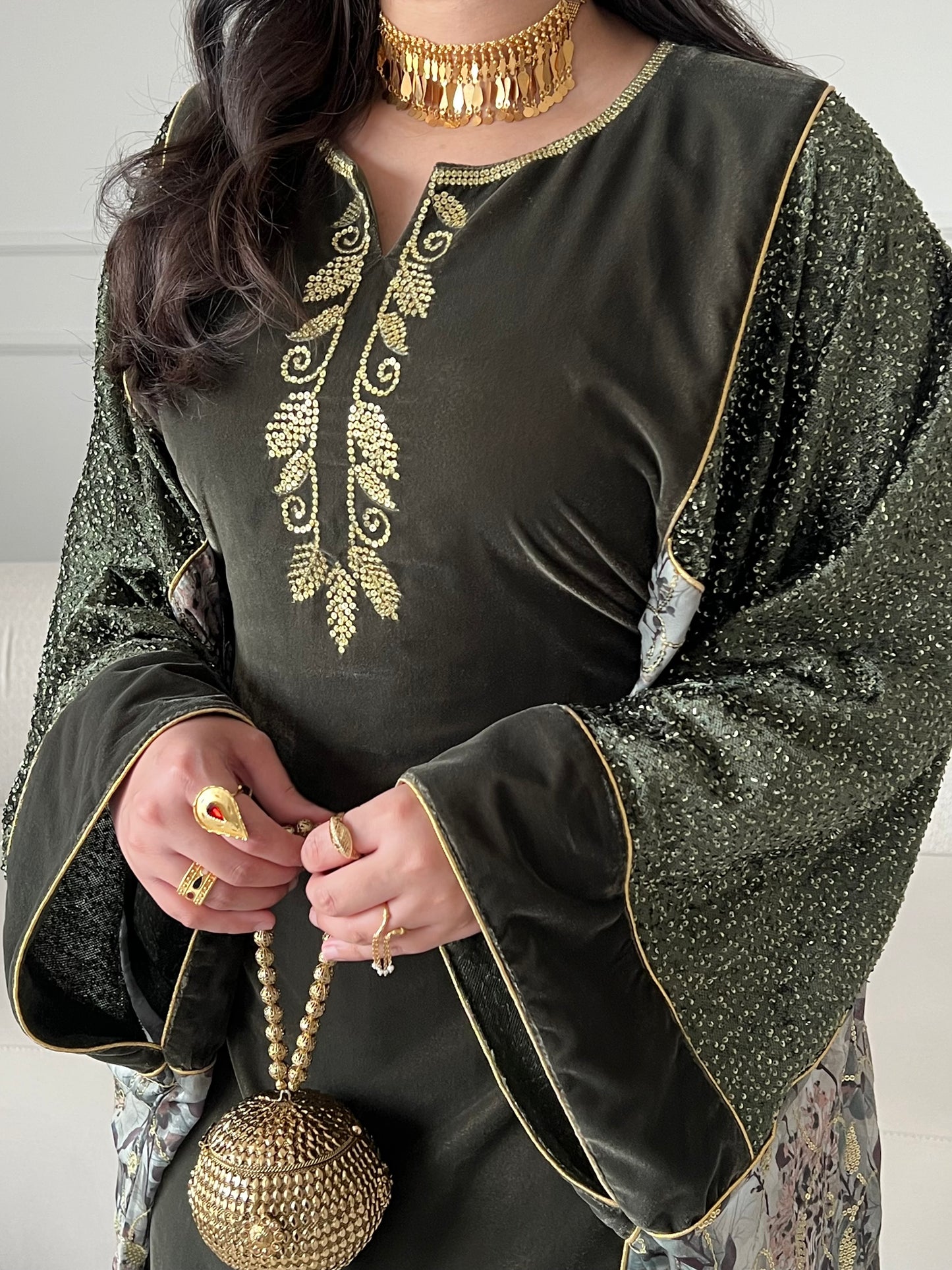 DN250 - VELVET EMBROIDERY