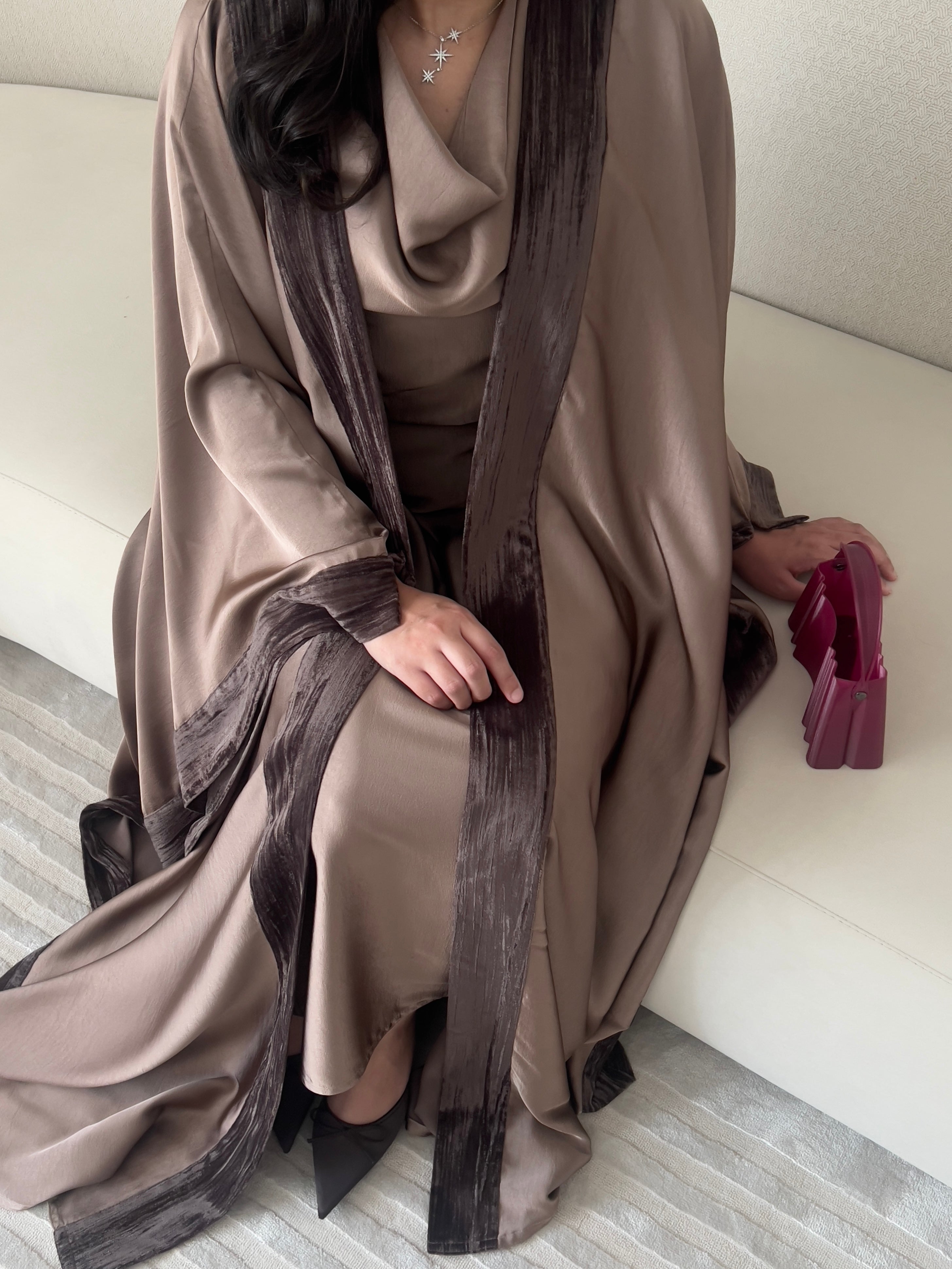 DN201 - SILK ABAYA SET