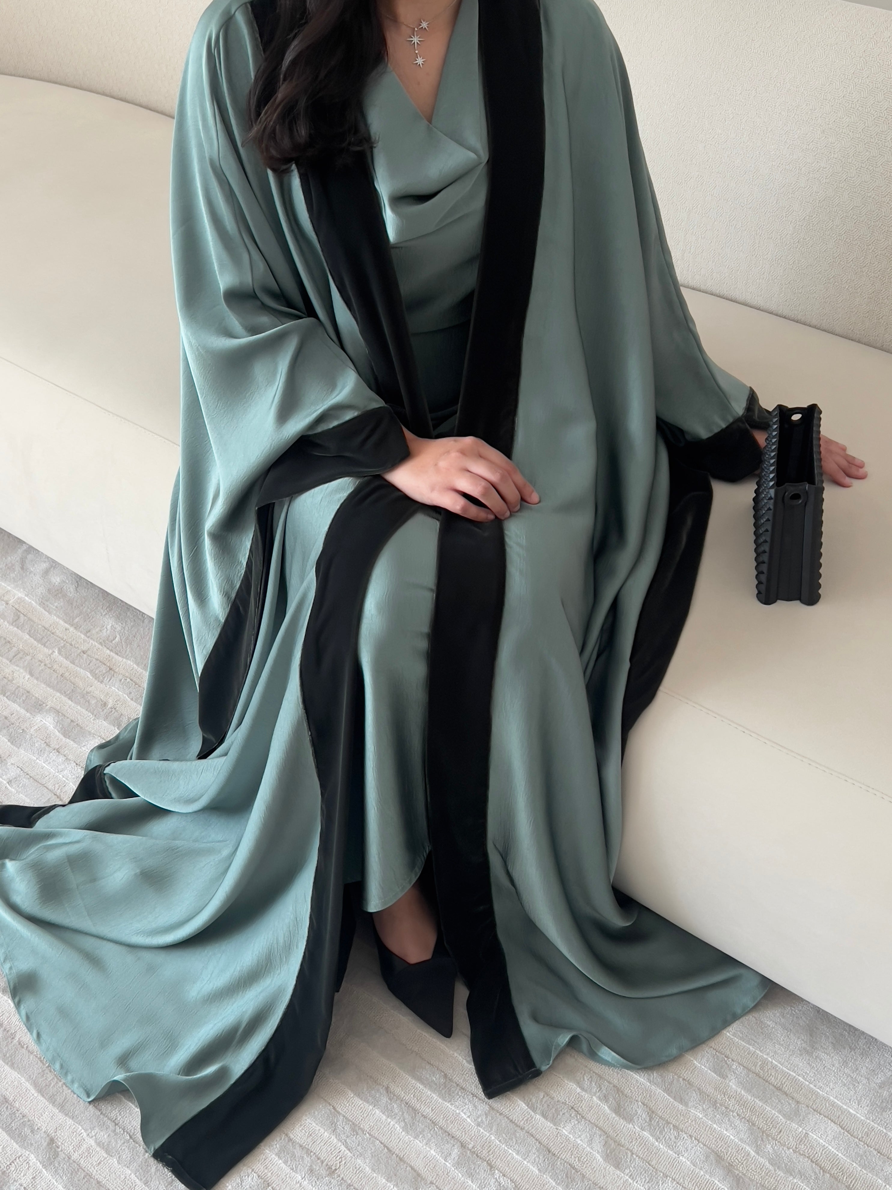 DN198 - SILK ABAYA SET