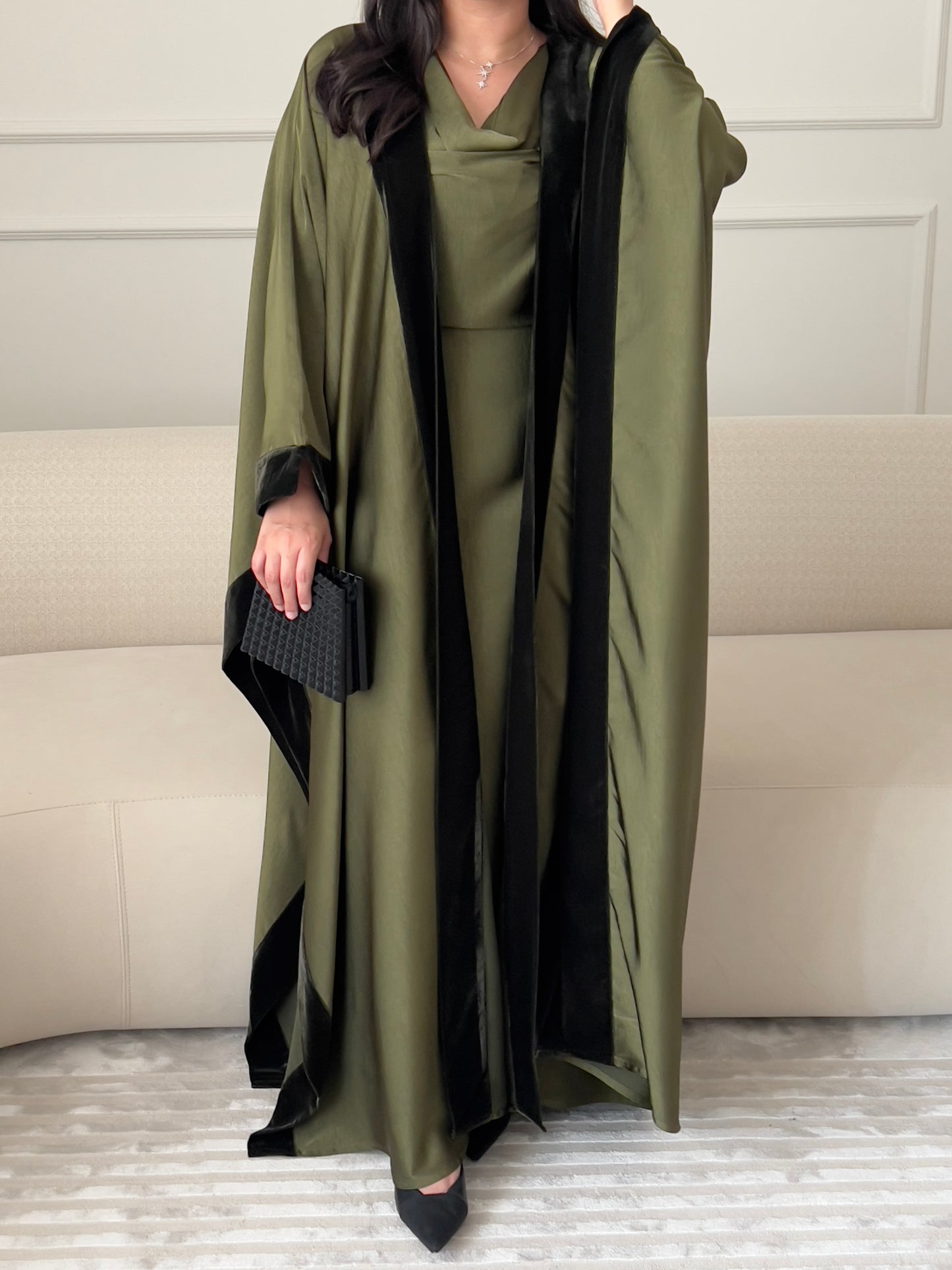 DN203 - SILK ABAYA SET