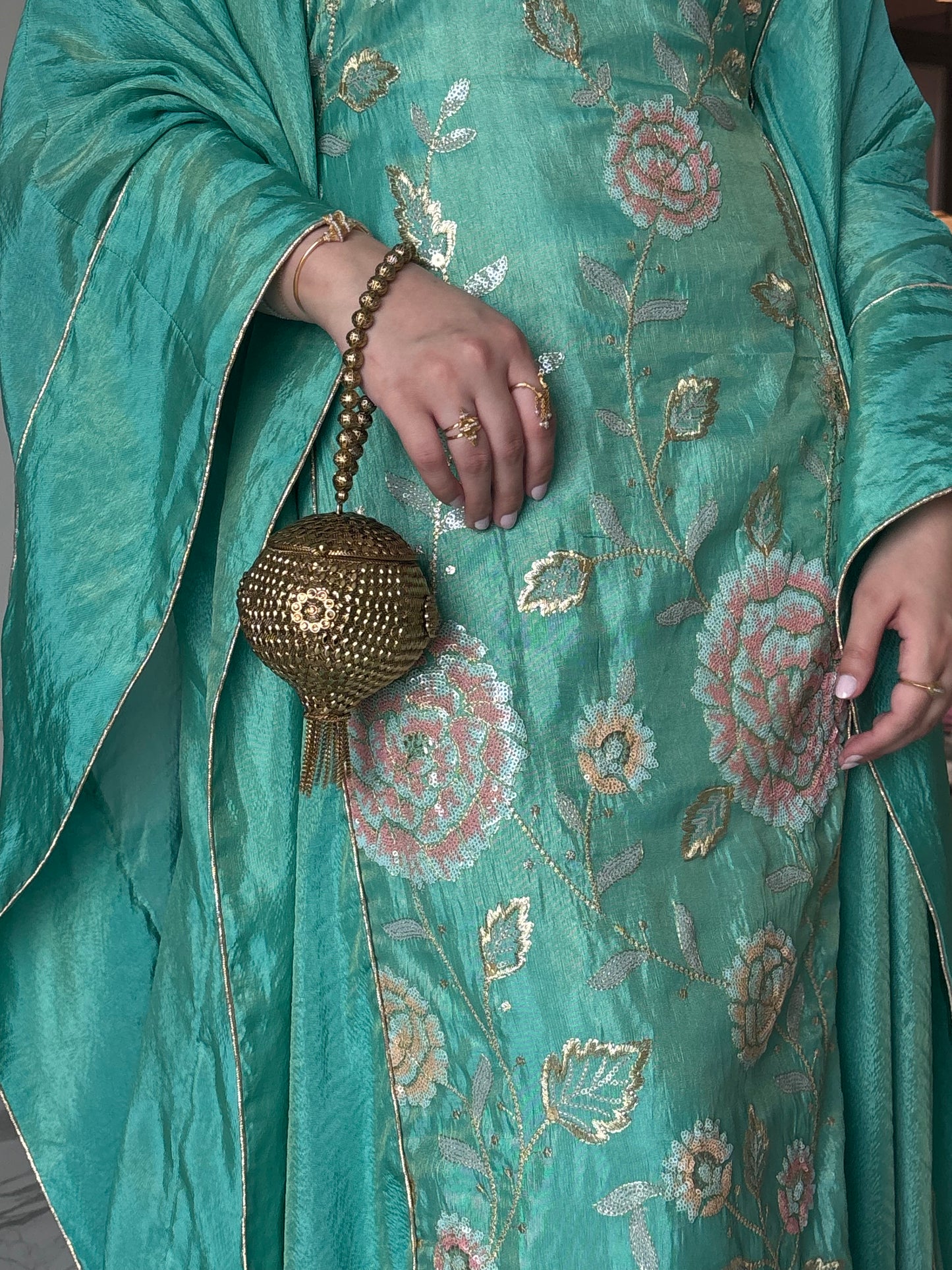 DN134 -FLOWER EMBROIDERY