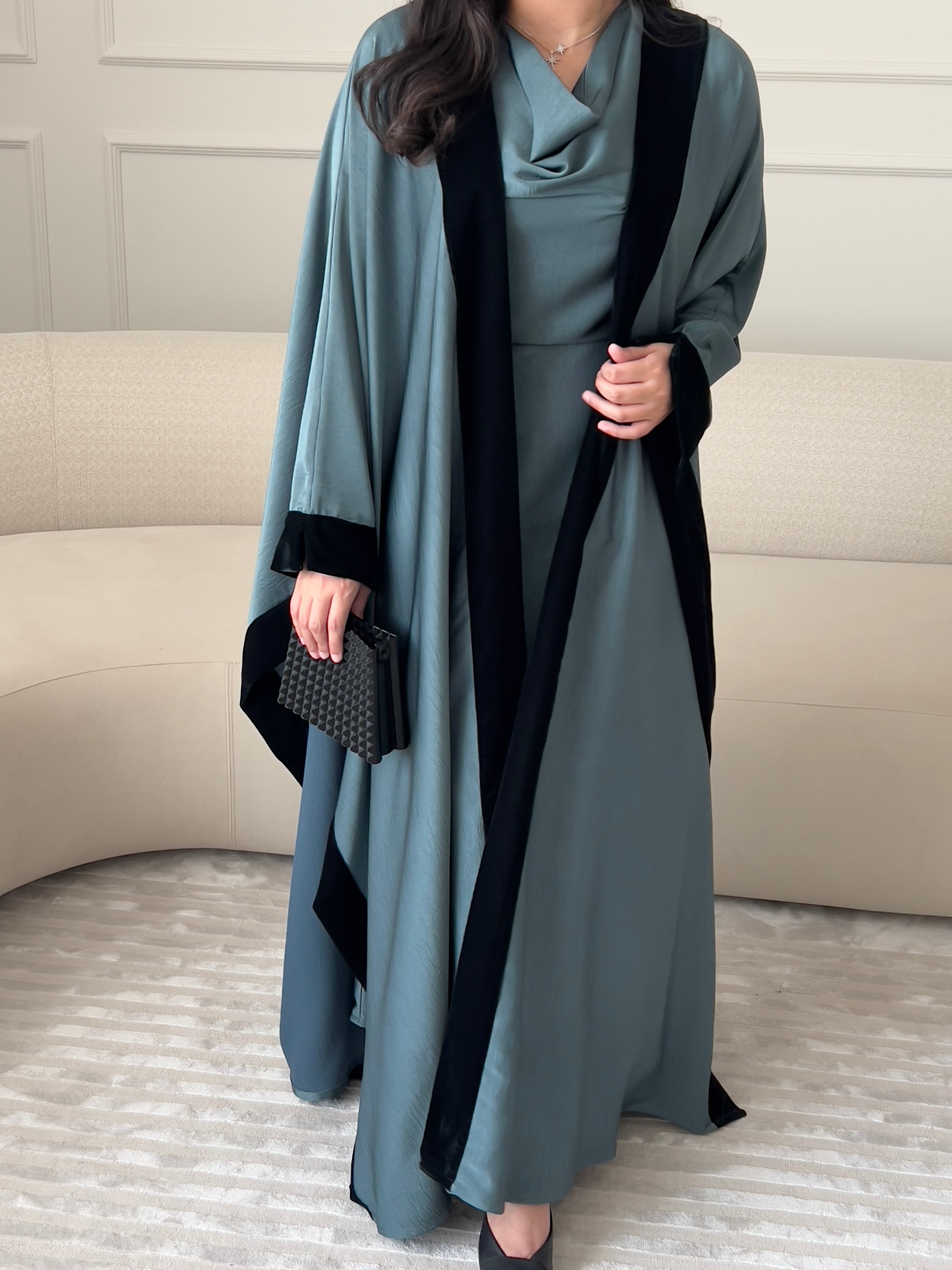 DN199 - SILK ABAYA SET