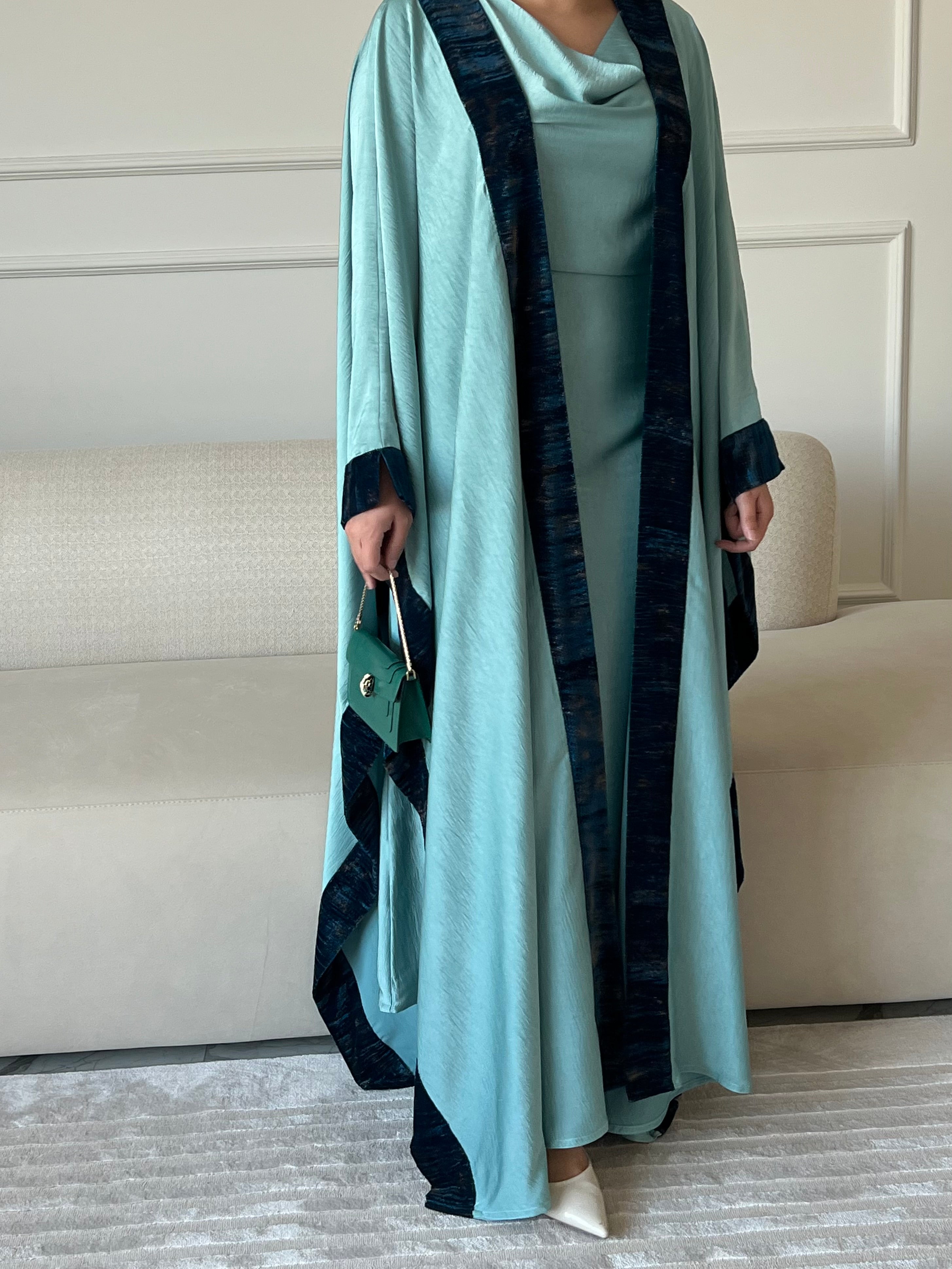 DN220 - SILK ABAYA SET