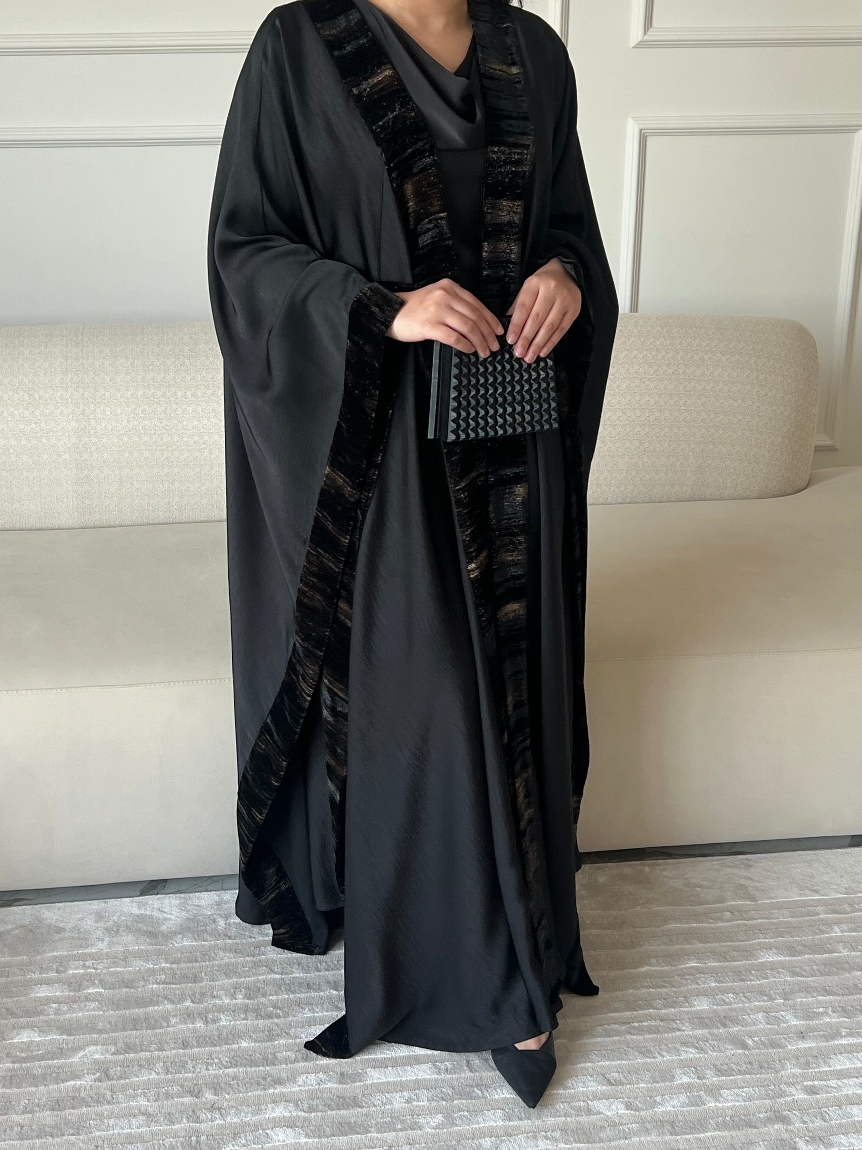 DN224 - SILK ABAYA SET