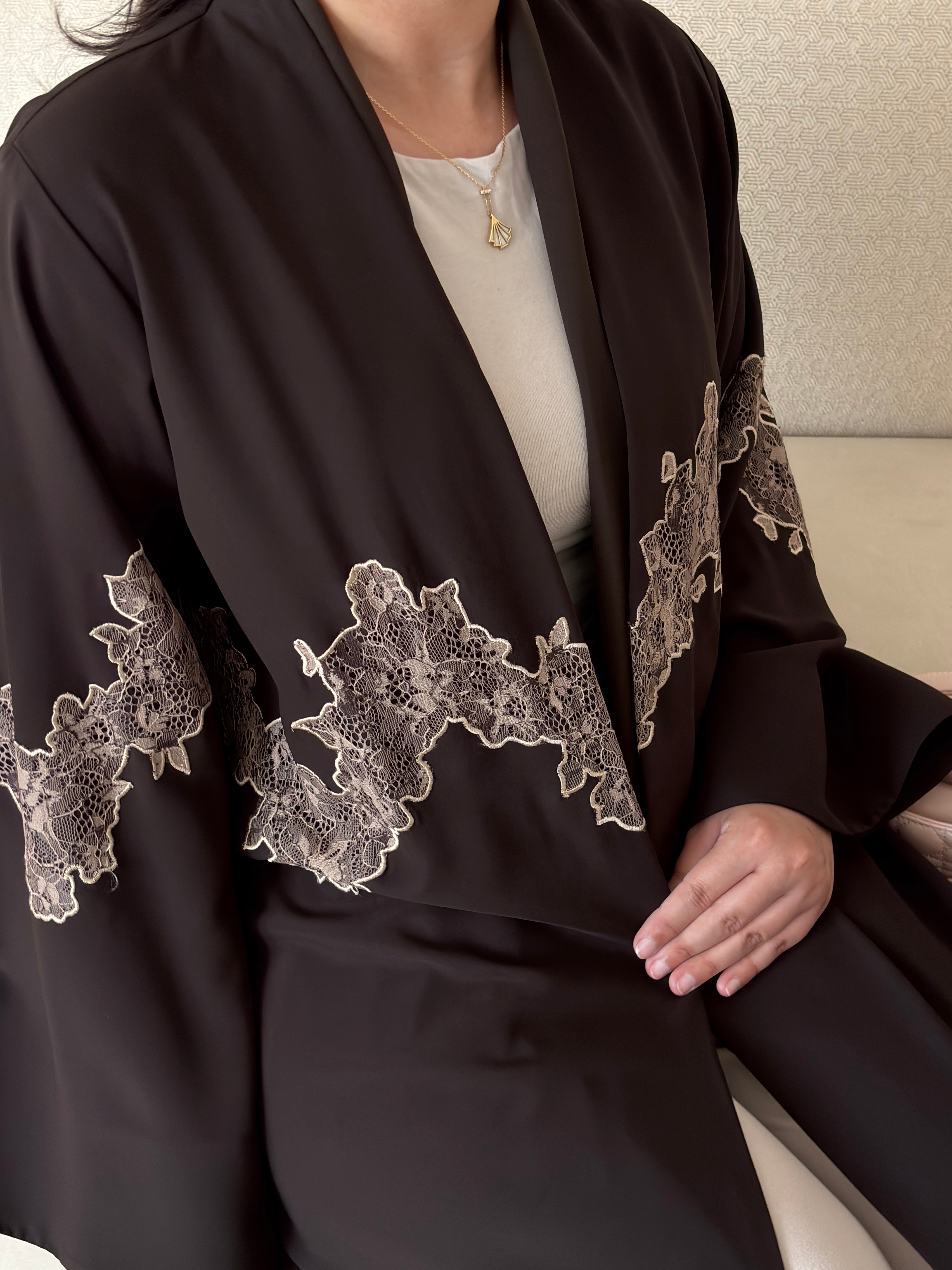 DN283 - LACE ABAYA