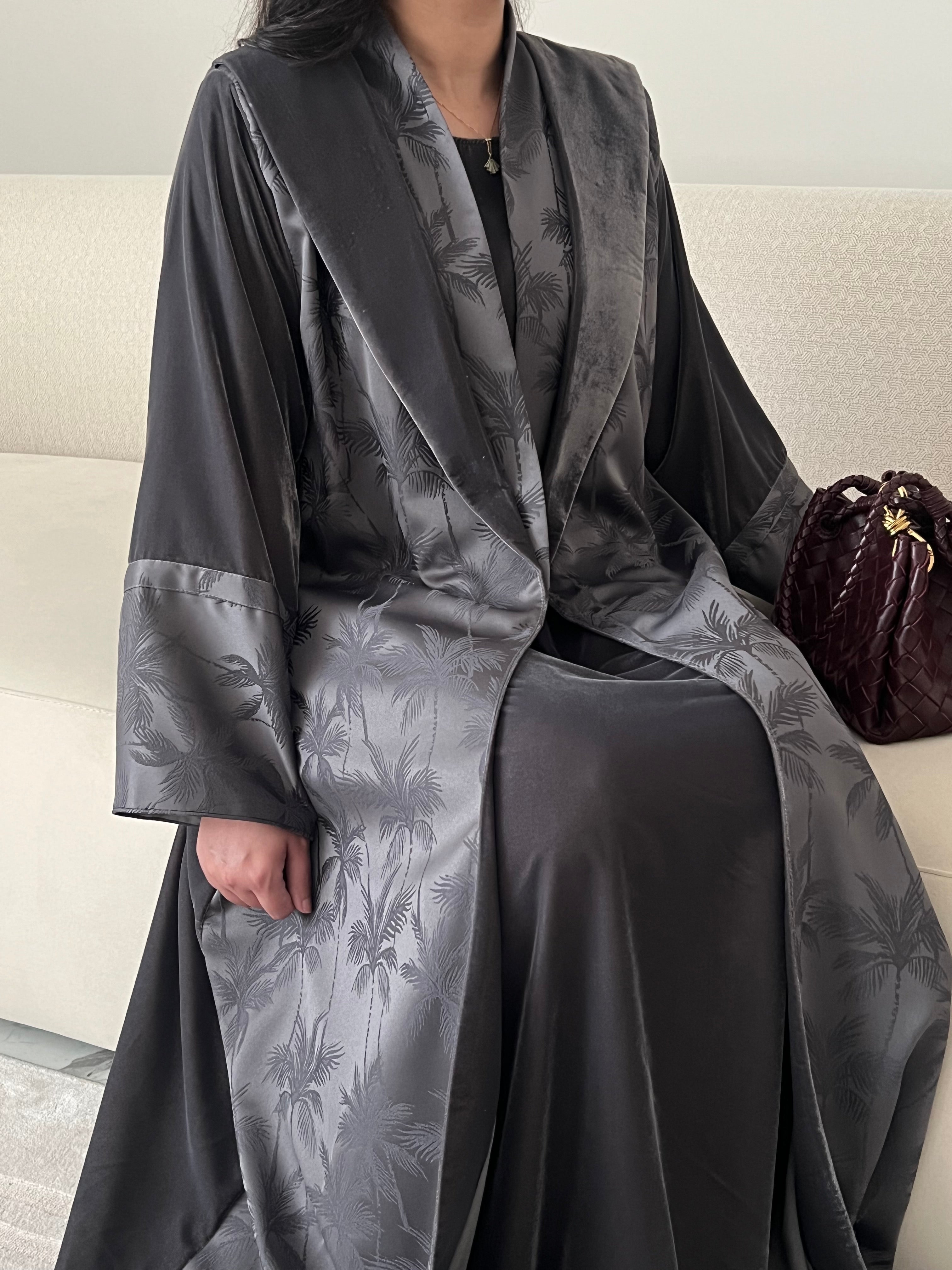 DN209 - VELVET PALM ABAYA