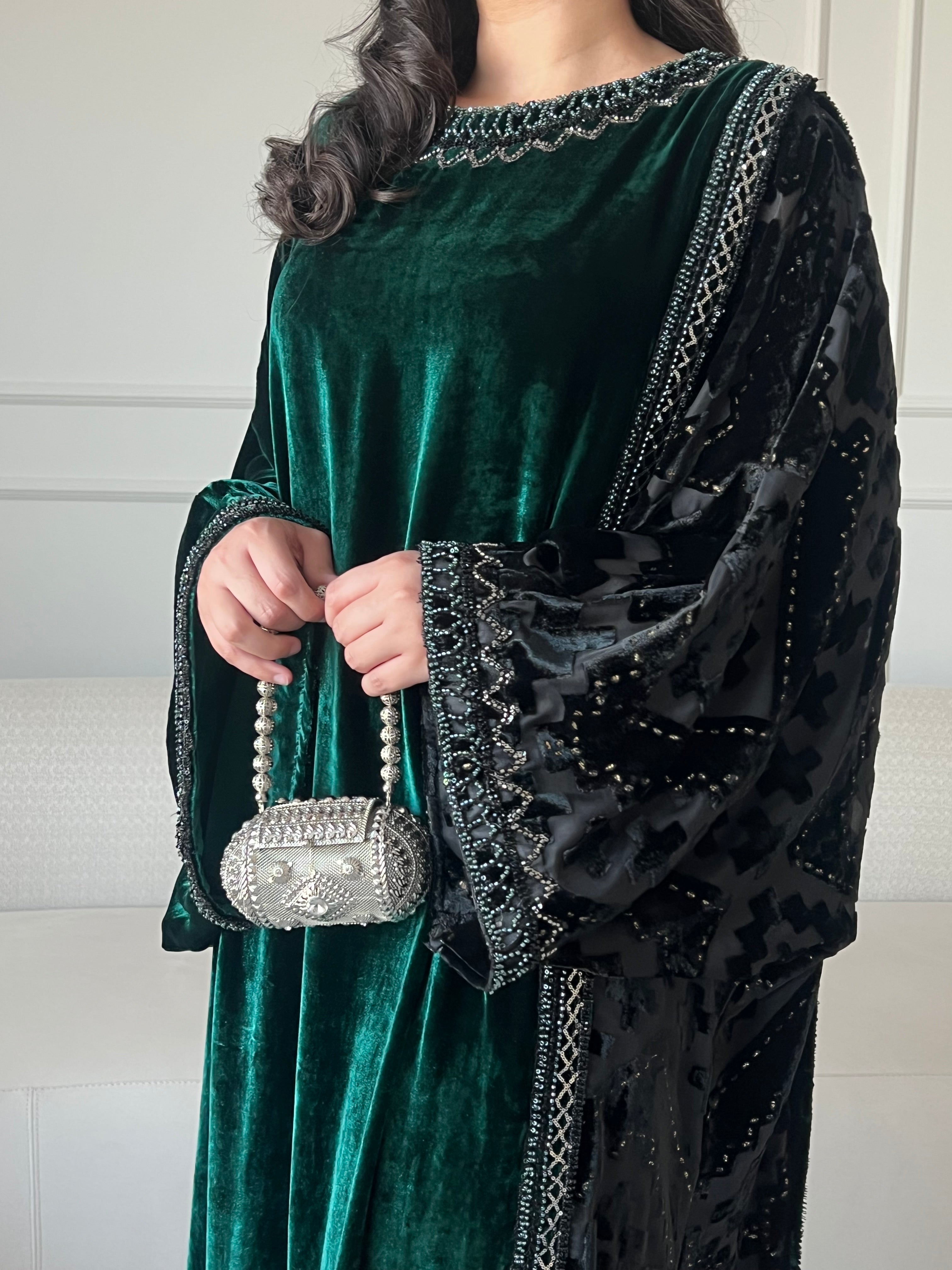 DN253 - VELVET EMBROIDERY