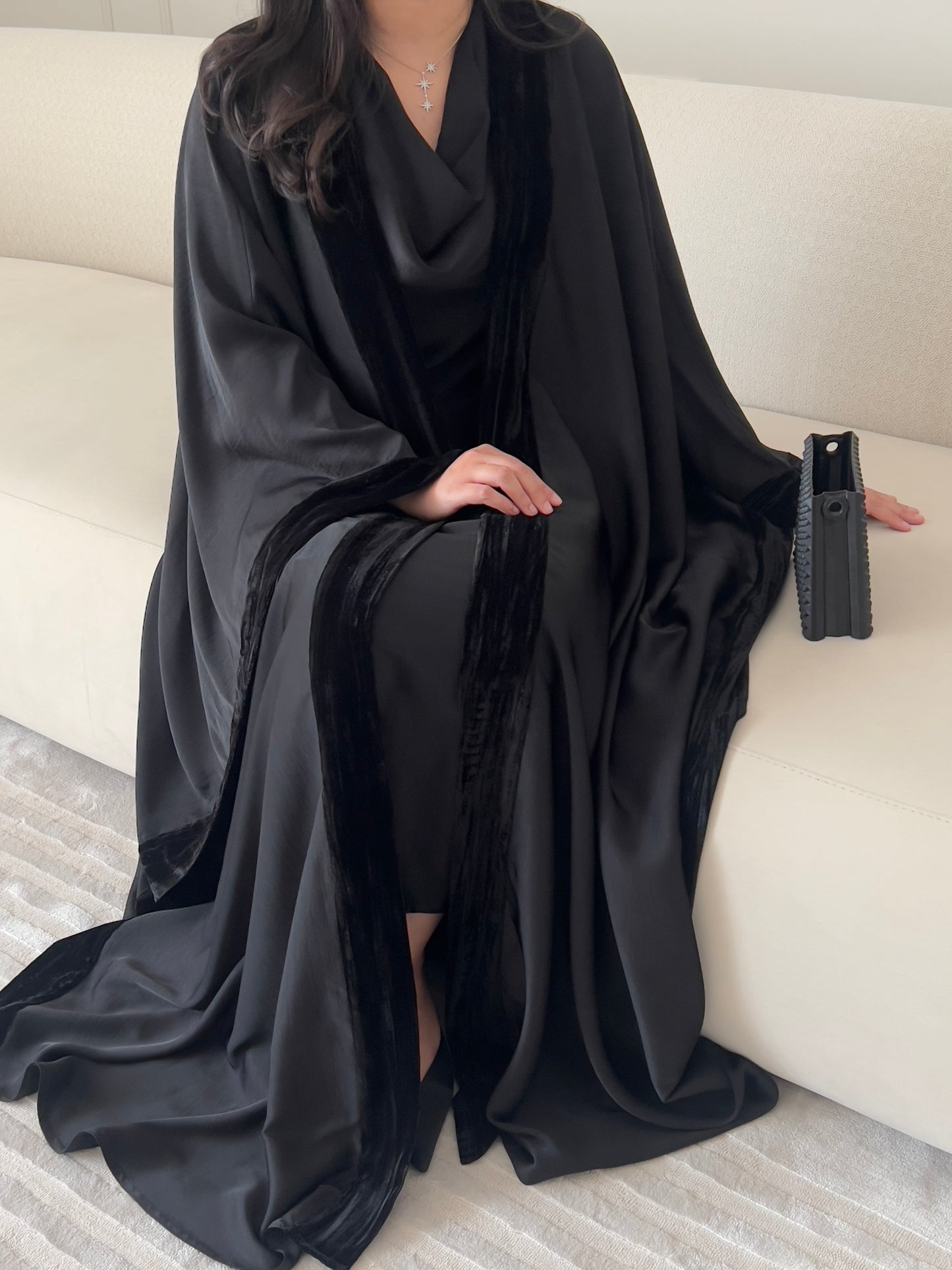 DN202 - SILK ABAYA SET