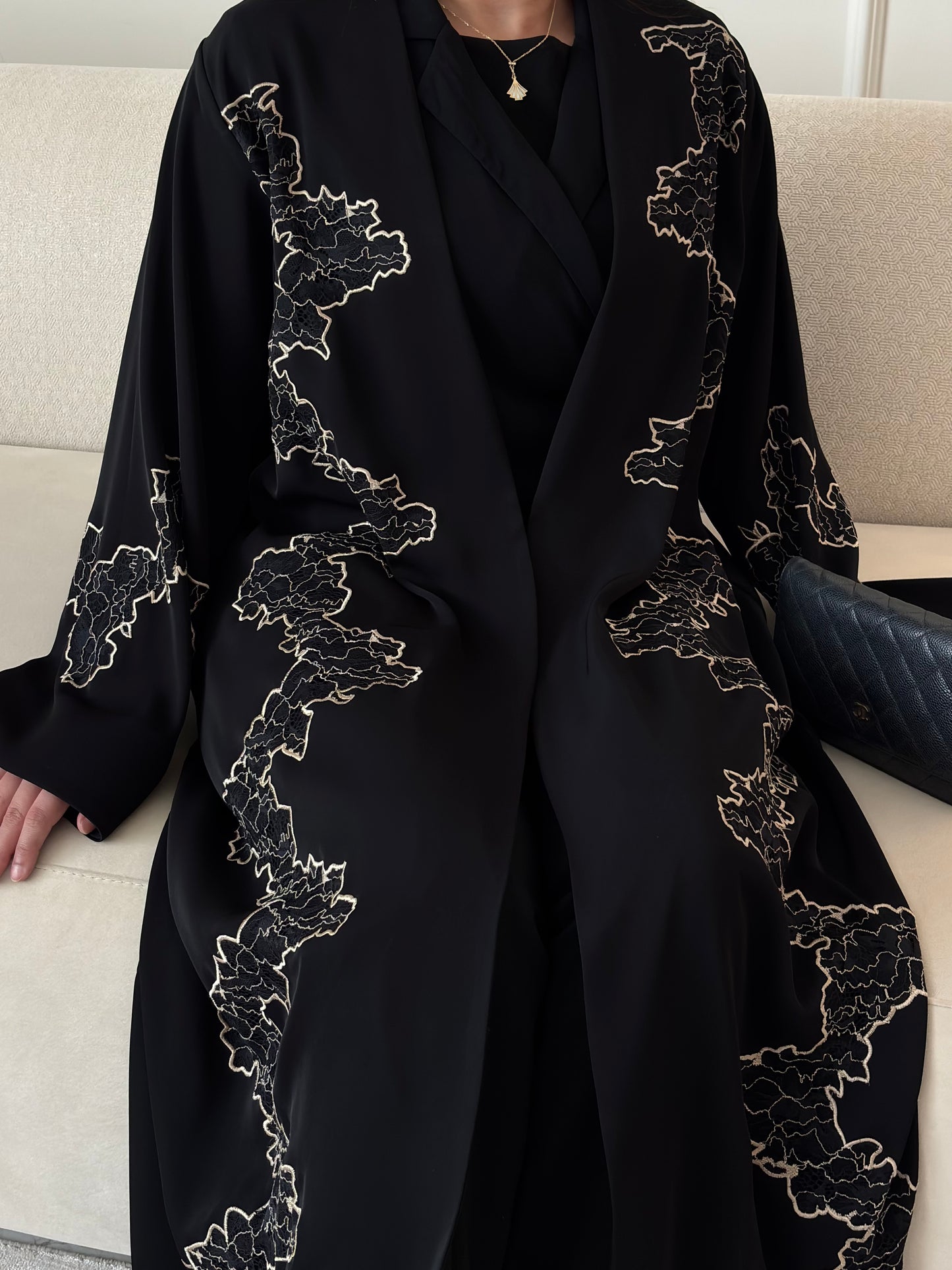 DN284 - LACE ABAYA