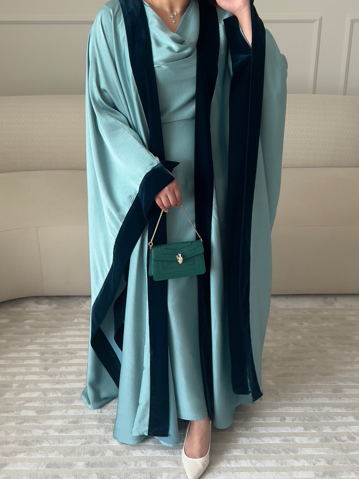 DN200 - SILK ABAYA SET