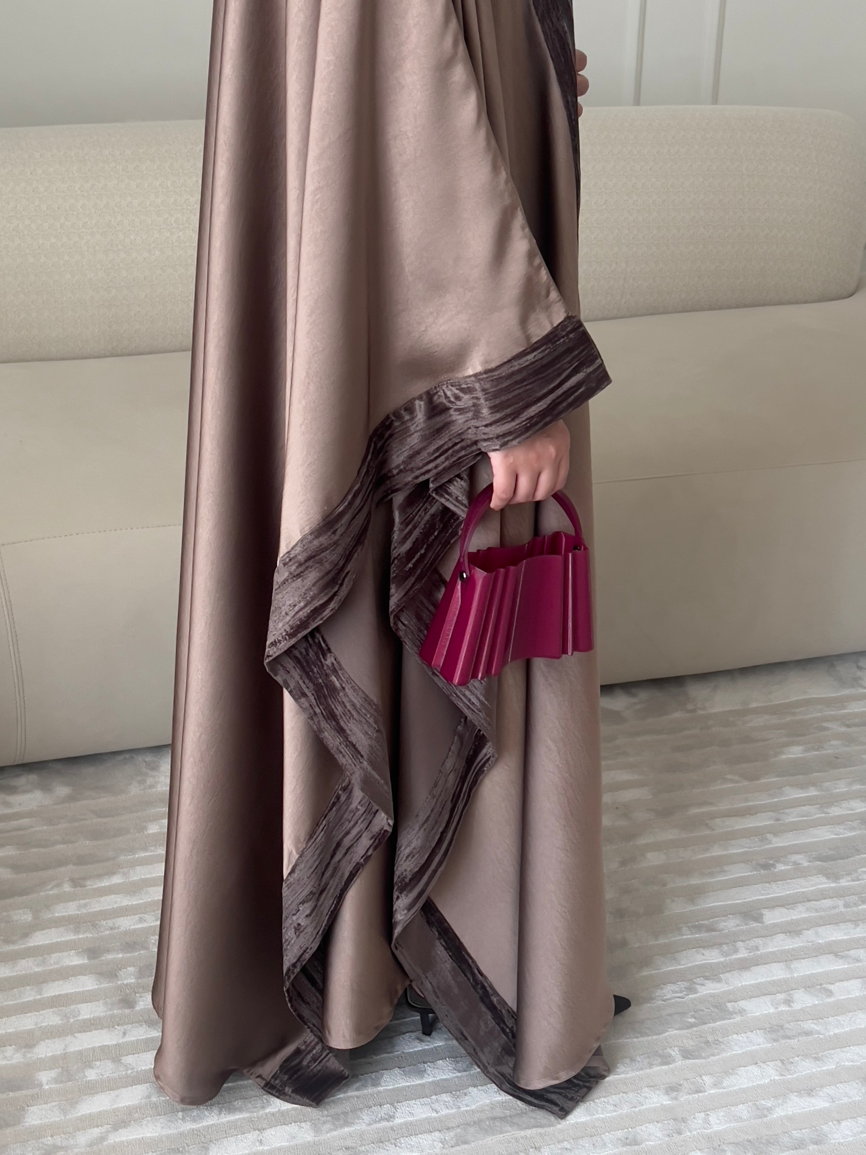 DN201 - SILK ABAYA SET
