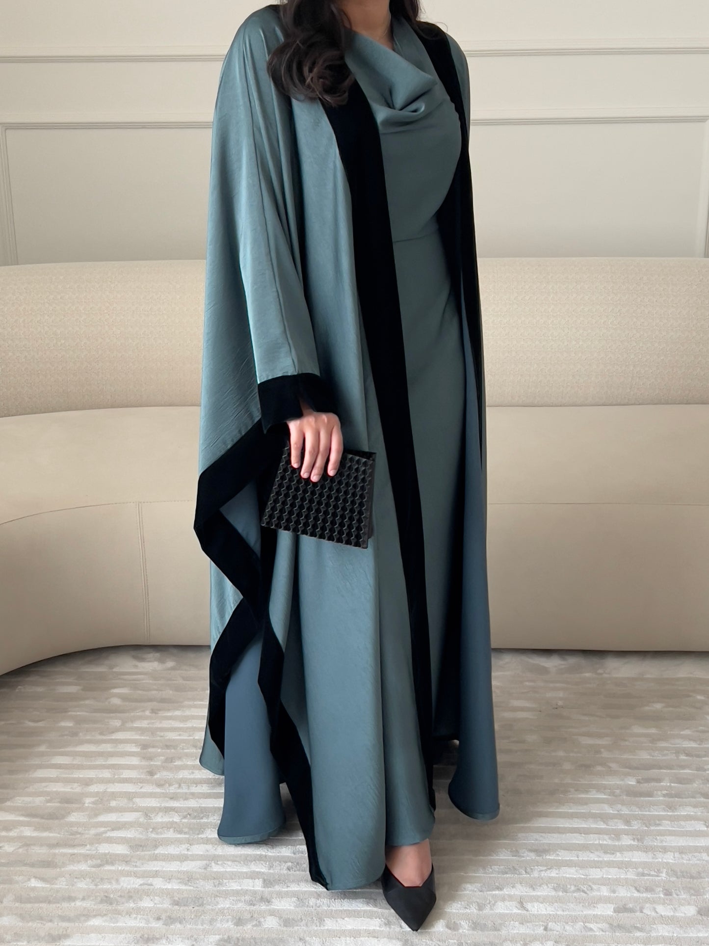 DN199 - SILK ABAYA SET