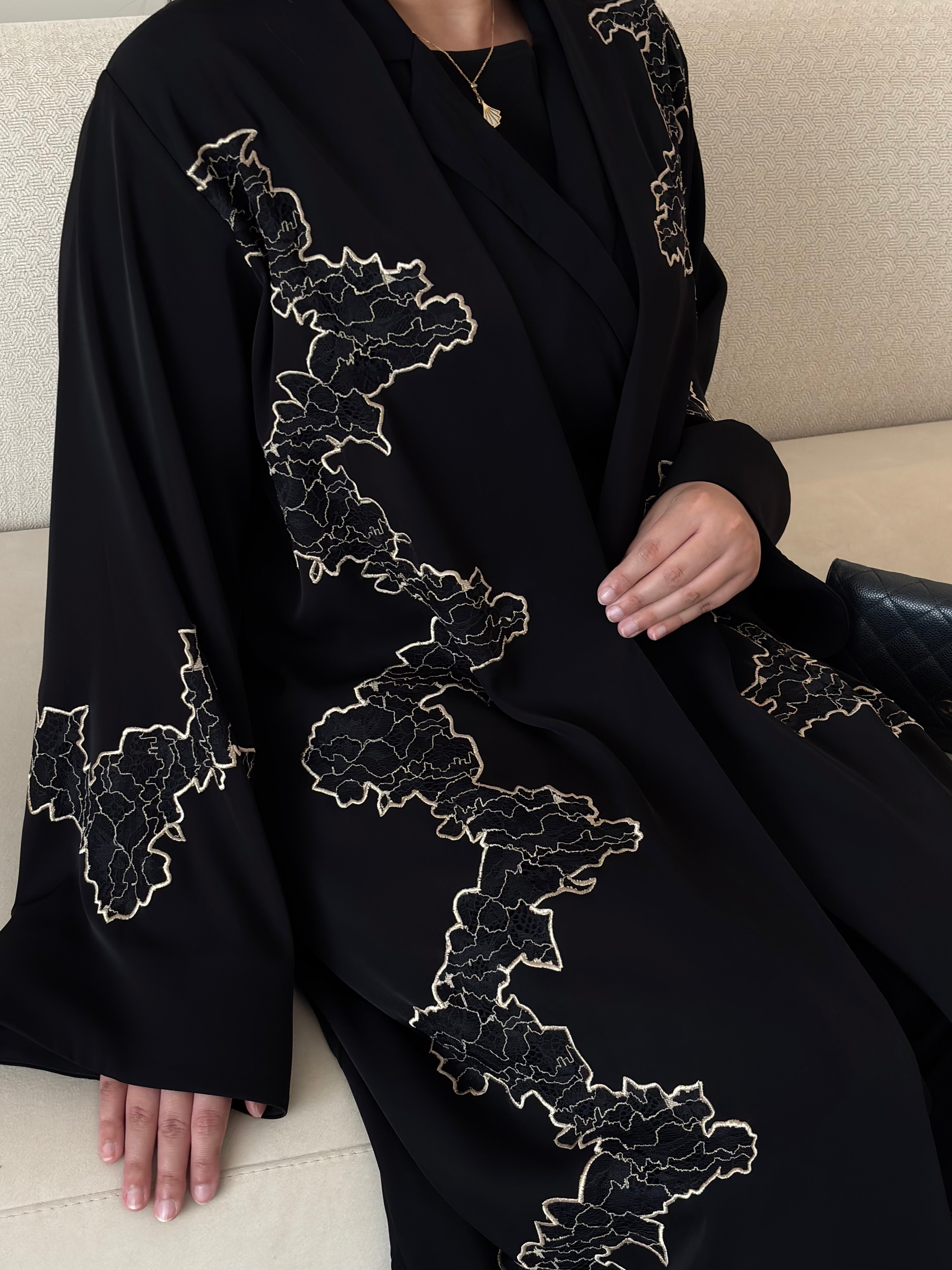 DN284 - LACE ABAYA