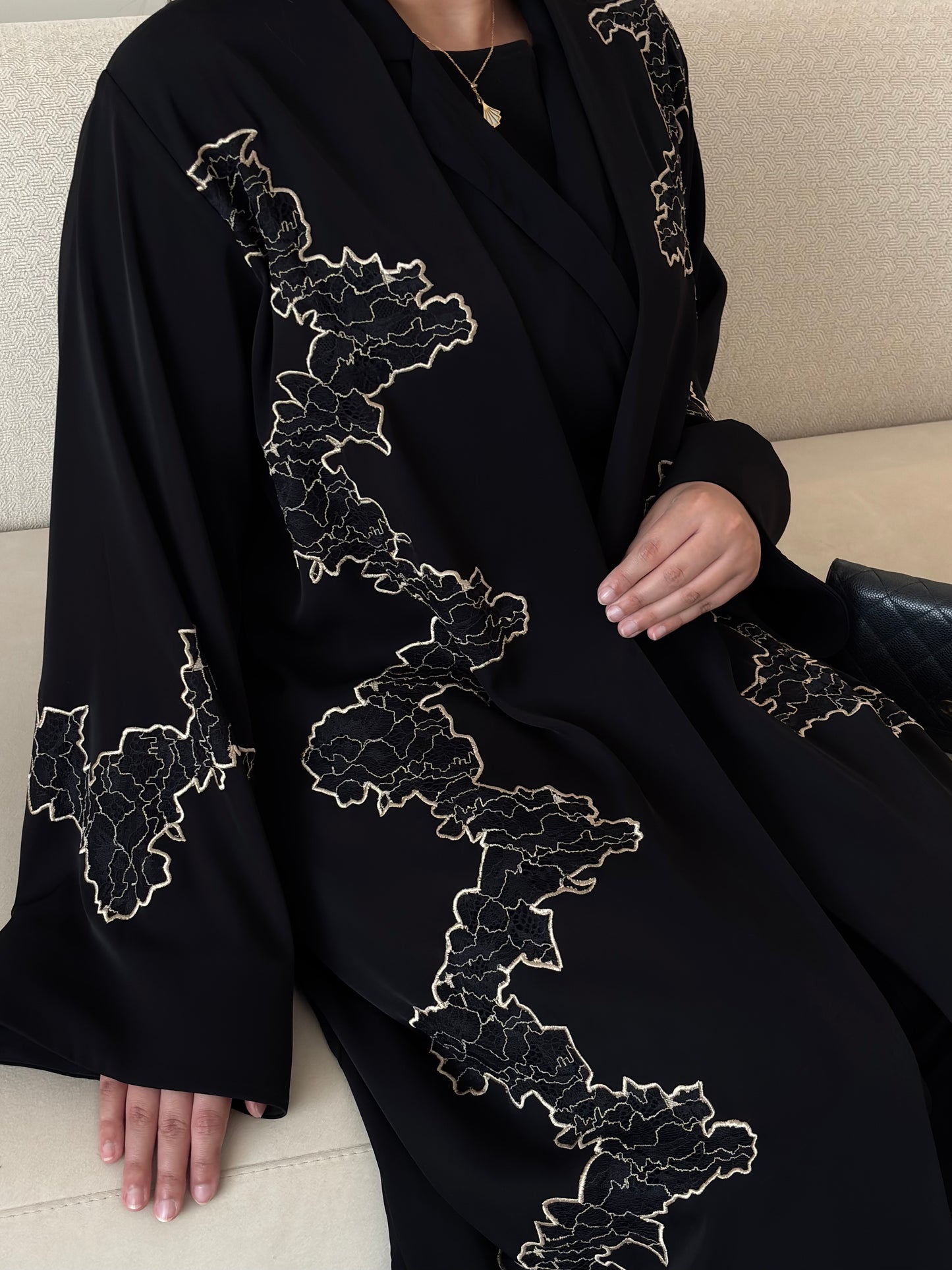 DN284 - LACE ABAYA