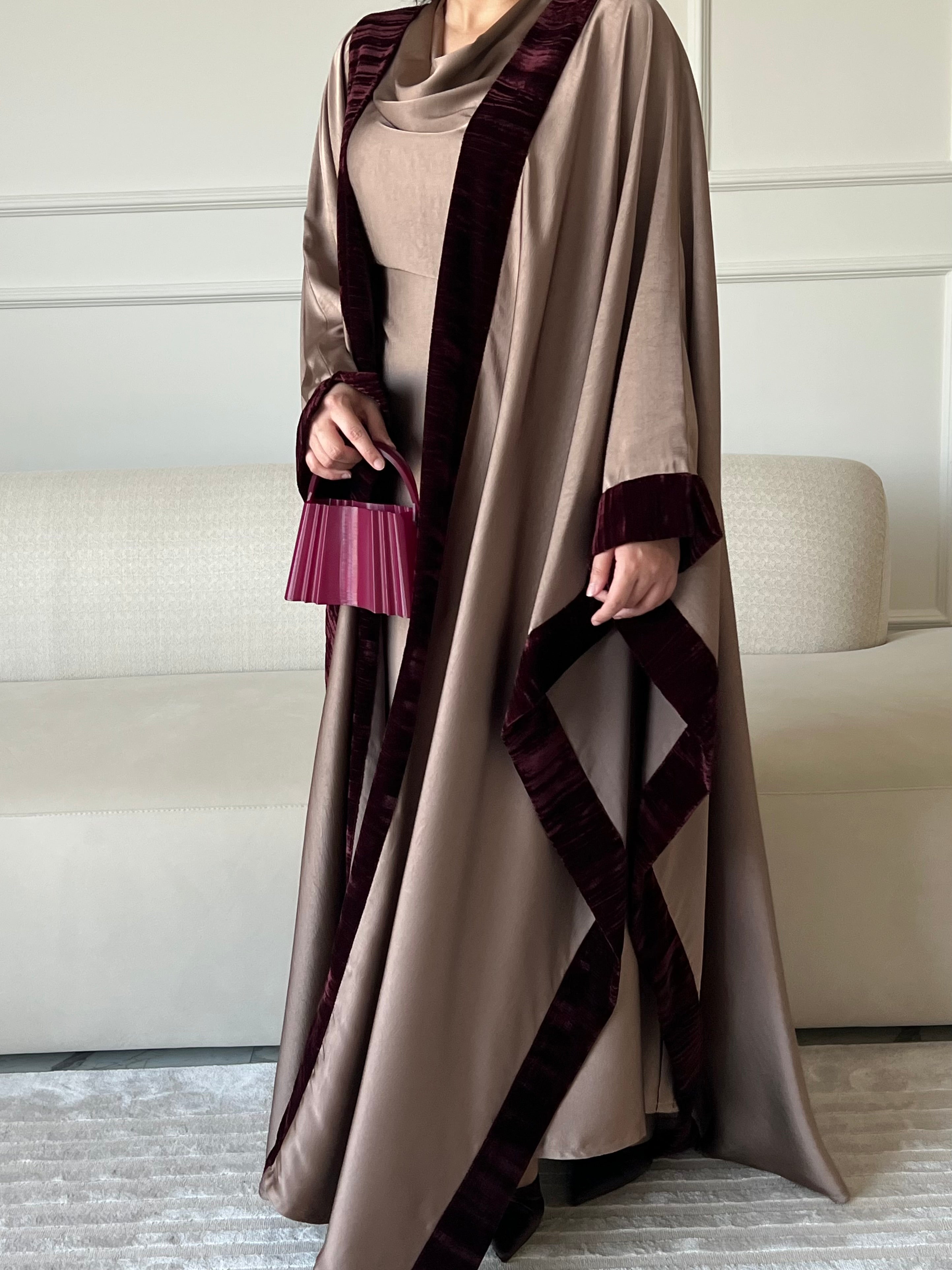DN221 - SILK ABAYA SET