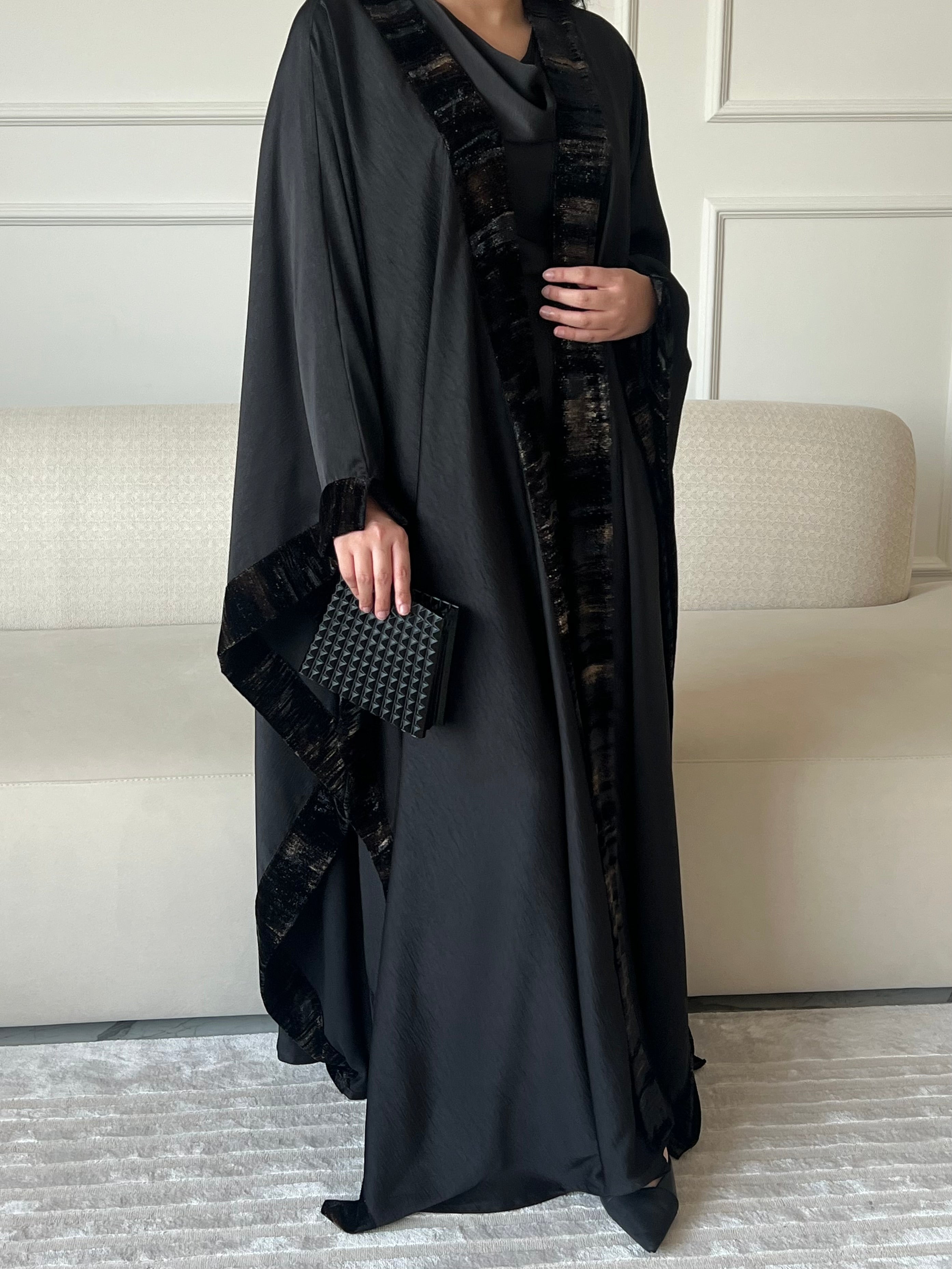 DN224 - SILK ABAYA SET
