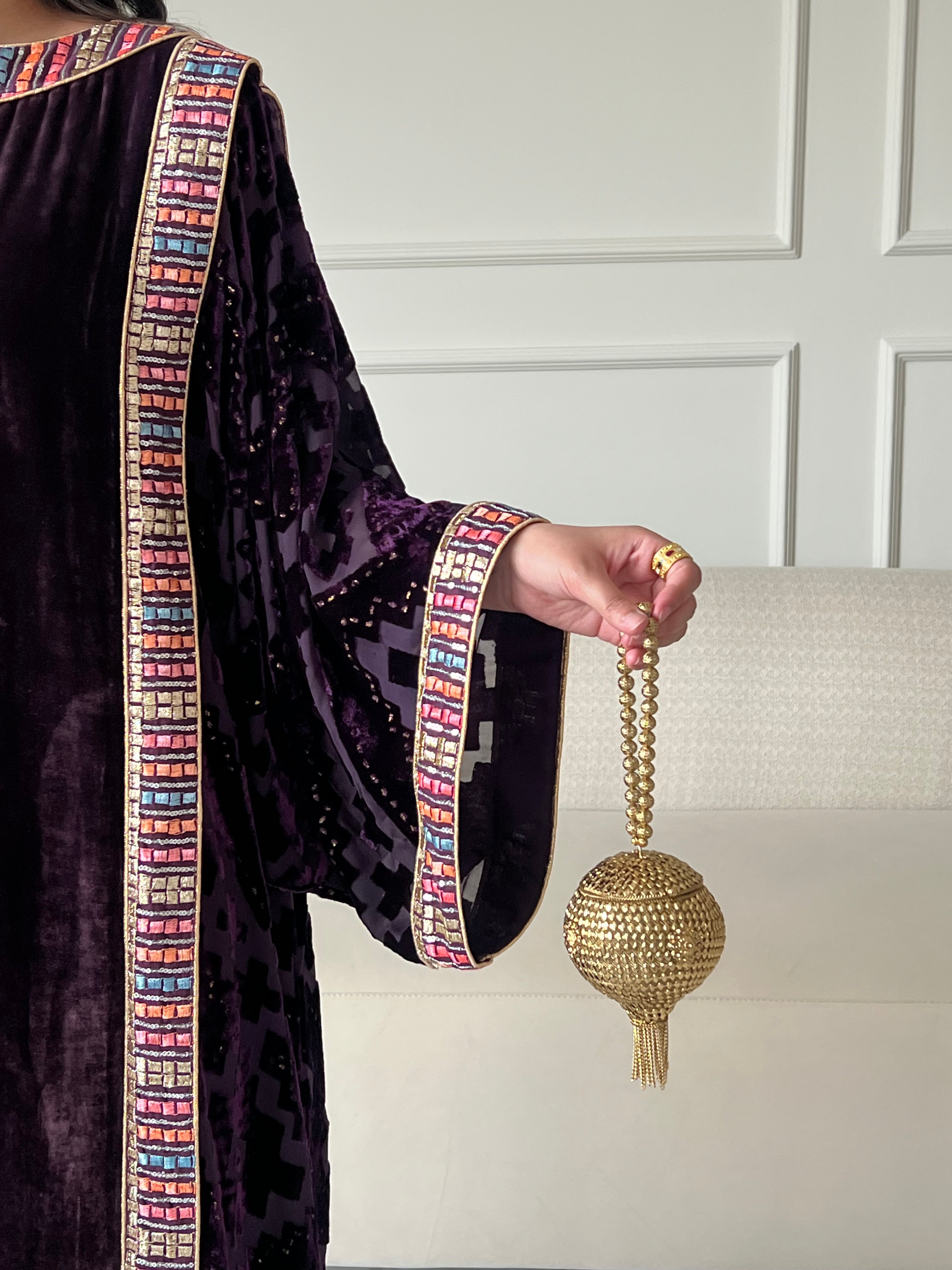 DN248 - VELVET EMBROIDERY