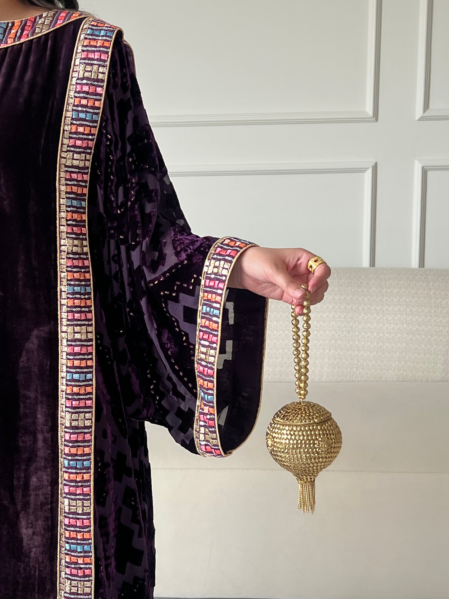 DN248 - VELVET EMBROIDERY