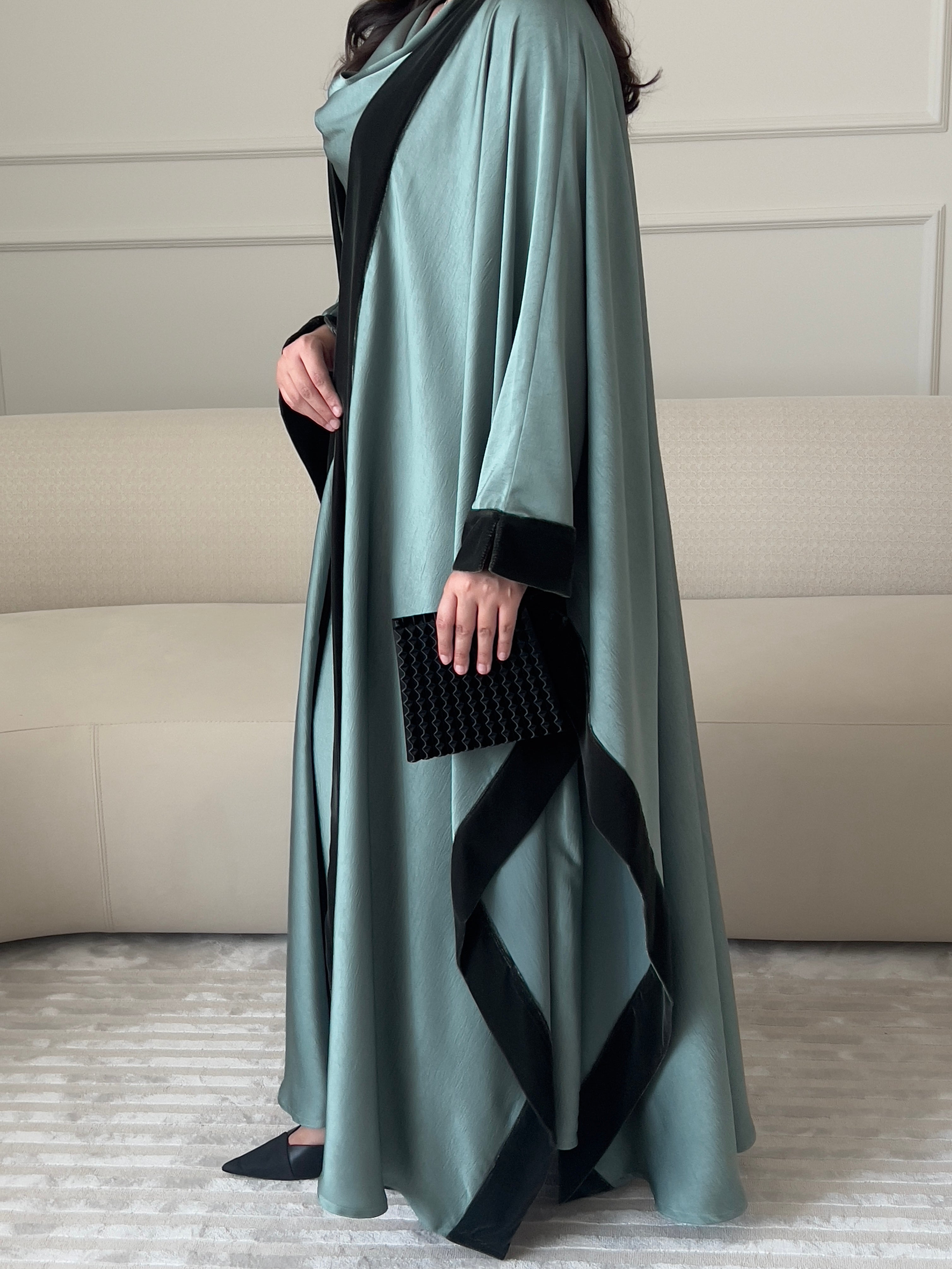 DN198 - SILK ABAYA SET