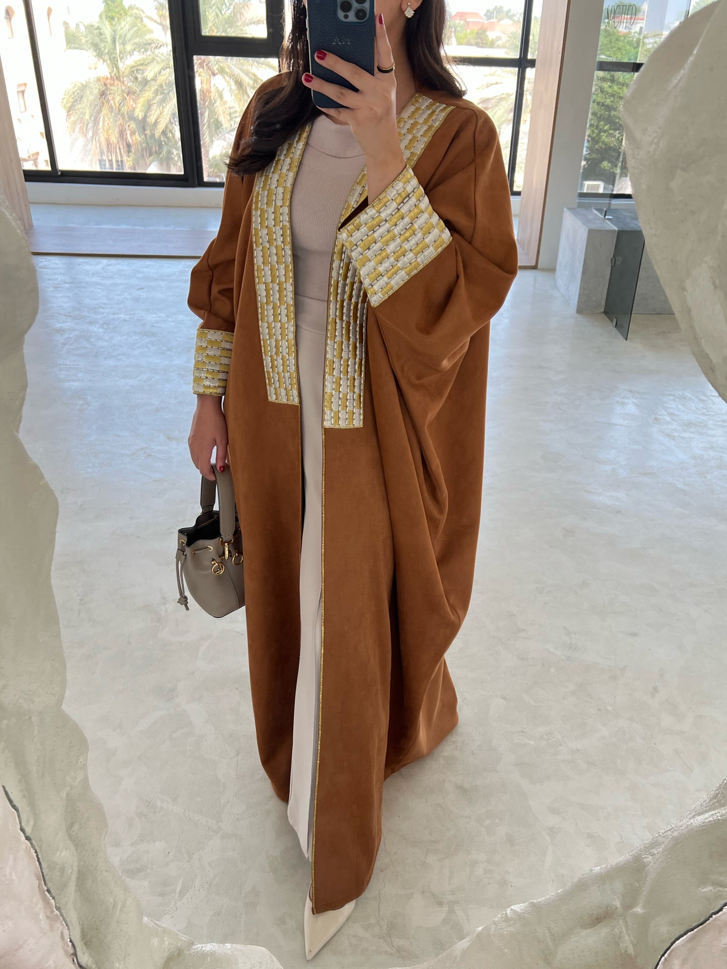 DN049 - BISHT ABAYA