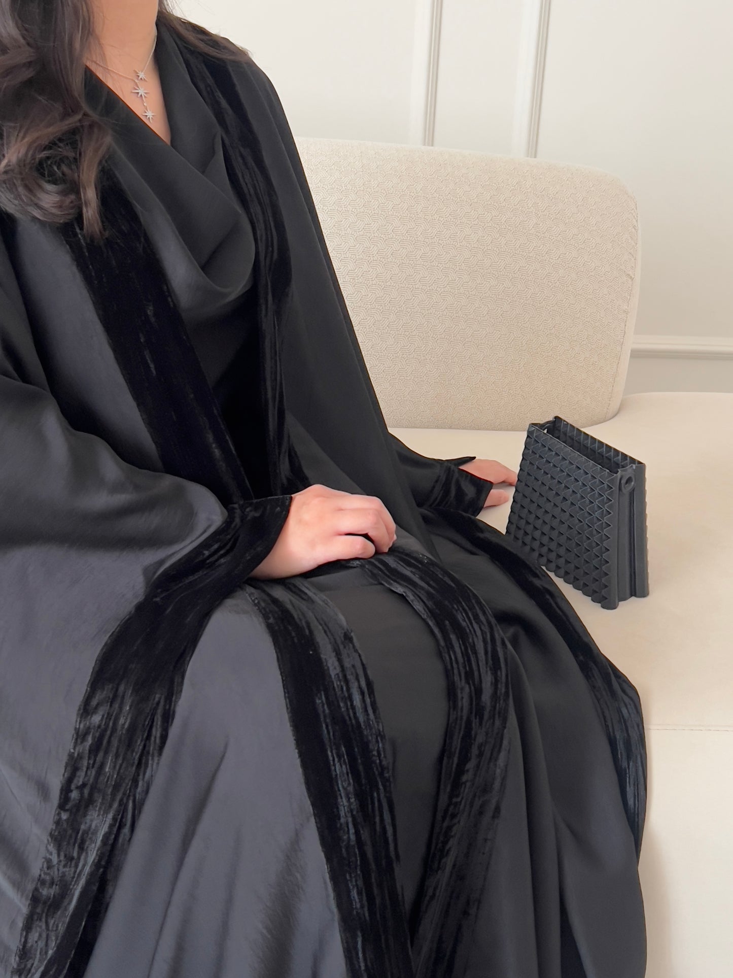 DN202 - SILK ABAYA SET