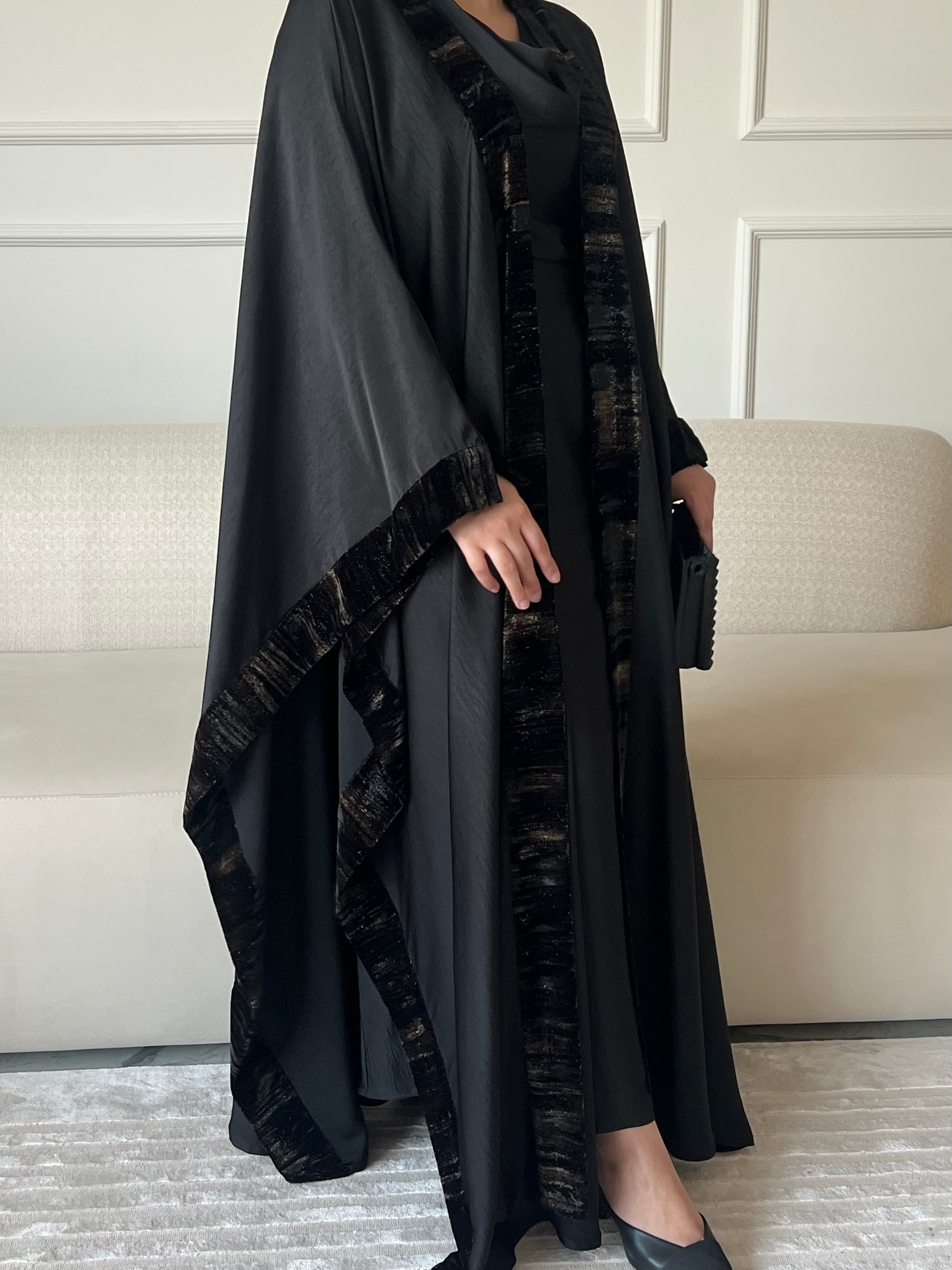 DN224 - SILK ABAYA SET