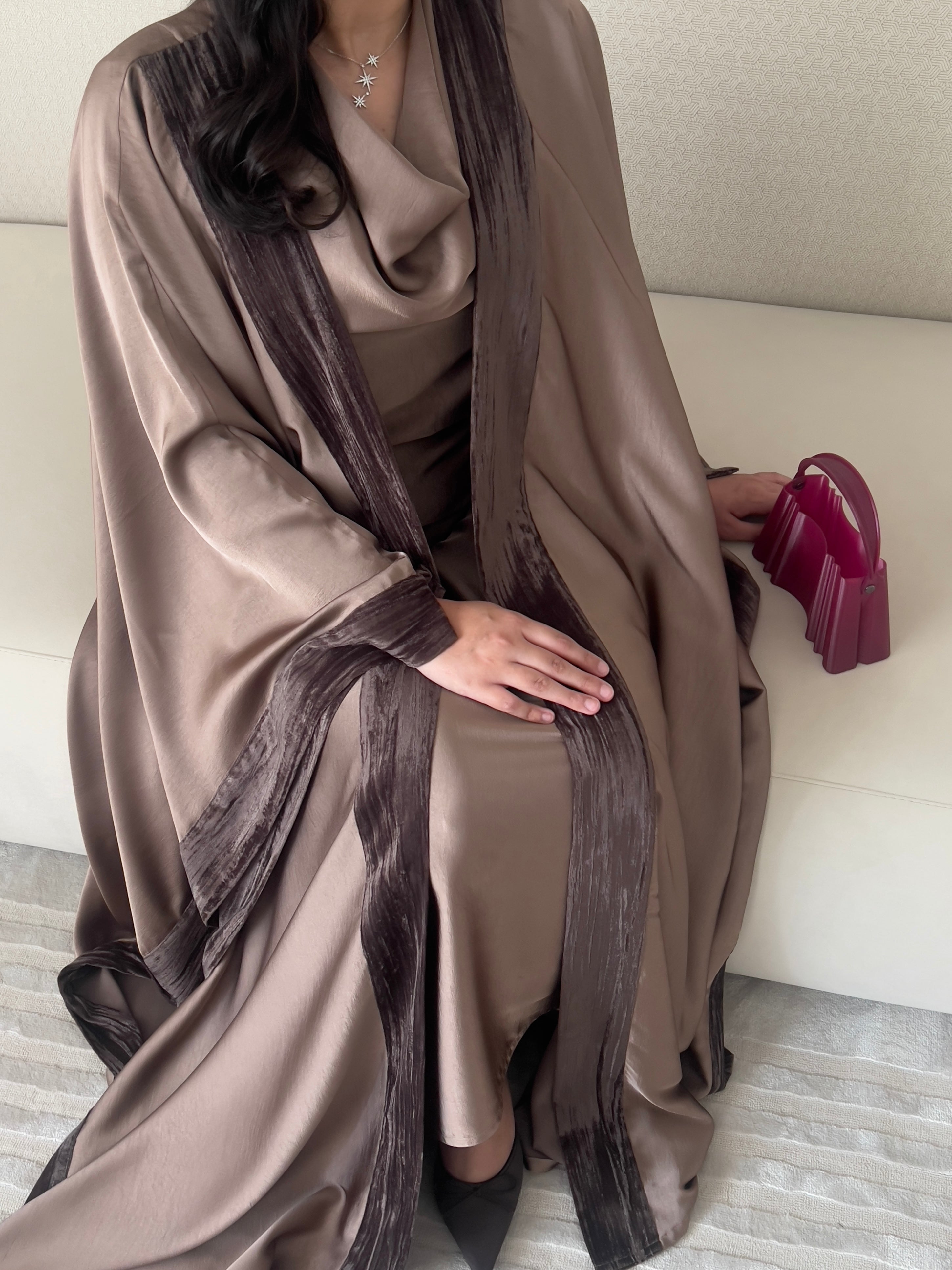 DN201 - SILK ABAYA SET