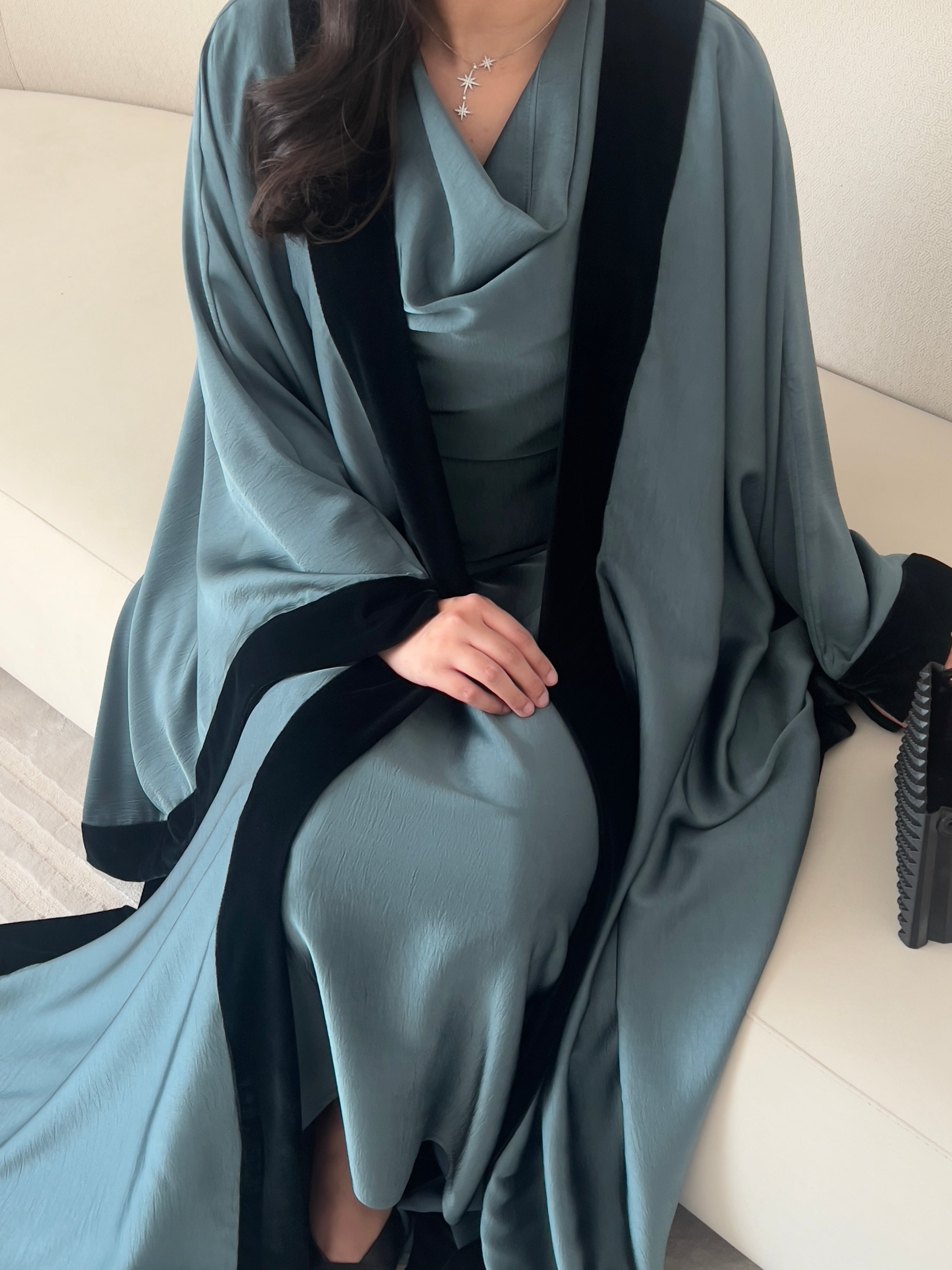 DN199 - SILK ABAYA SET