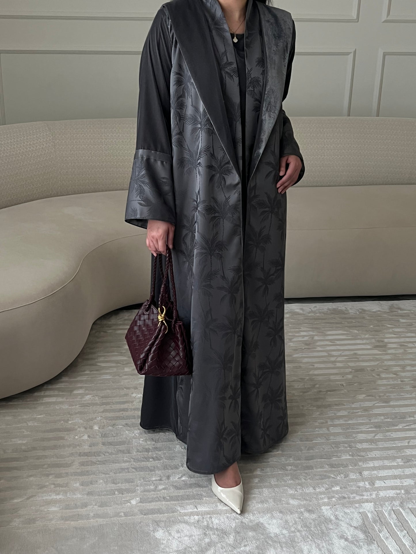 DN209 - VELVET PALM ABAYA
