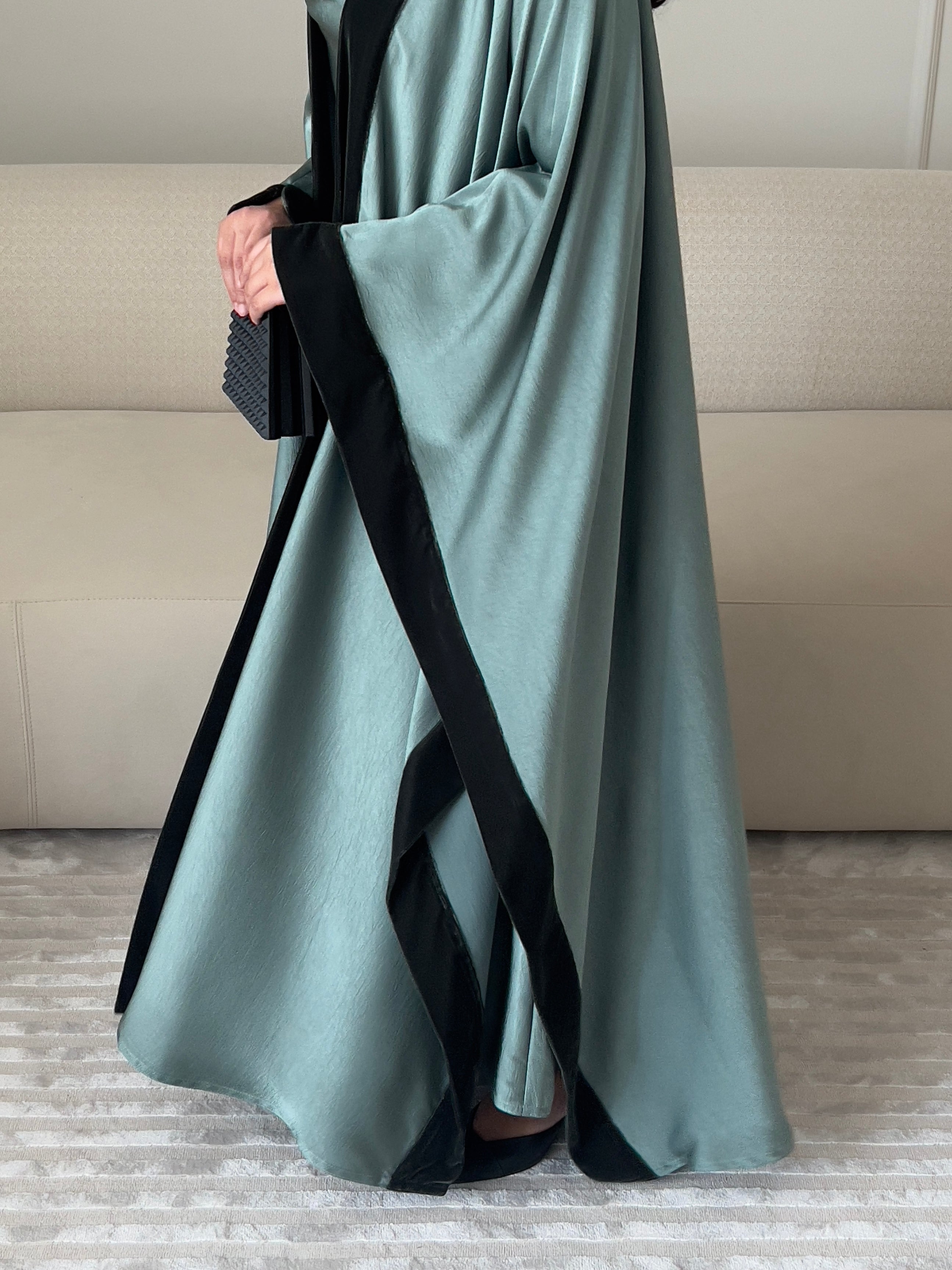 DN198 - SILK ABAYA SET