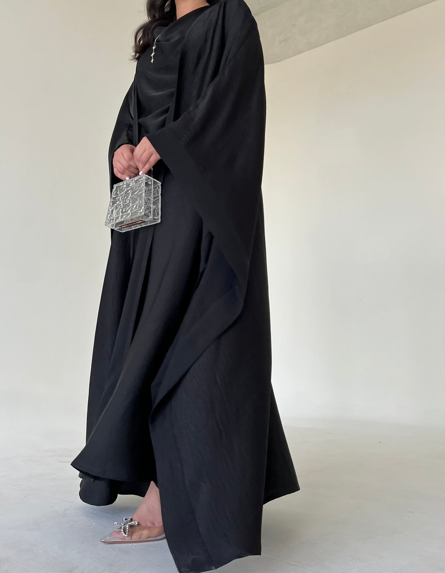 DN079 - SILK ABAYA SET